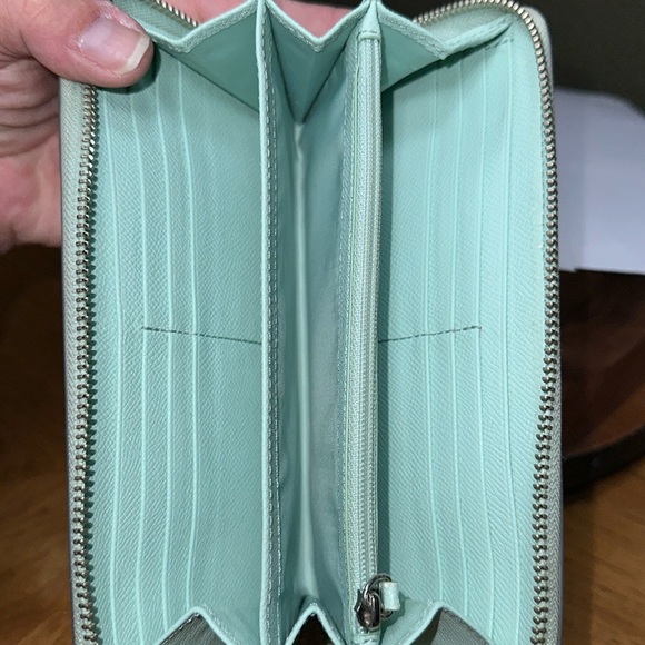 *RARE* COACH Border Stud Accordion Zip Wallet - Picture 9 of 16